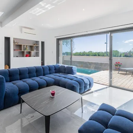 Eden Villa *